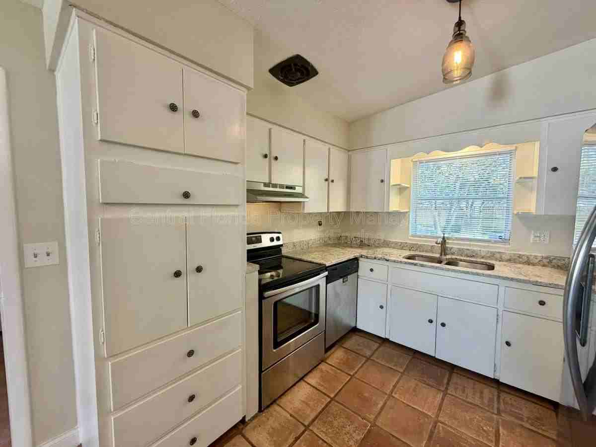 2619 E Washington St - Photo 6 of 10