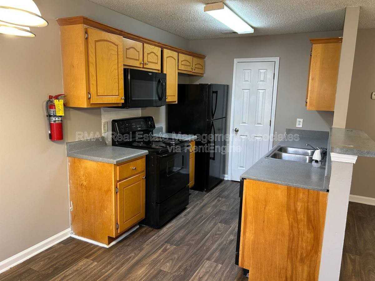 1840 Carrington Dr - Photo 3 of 10