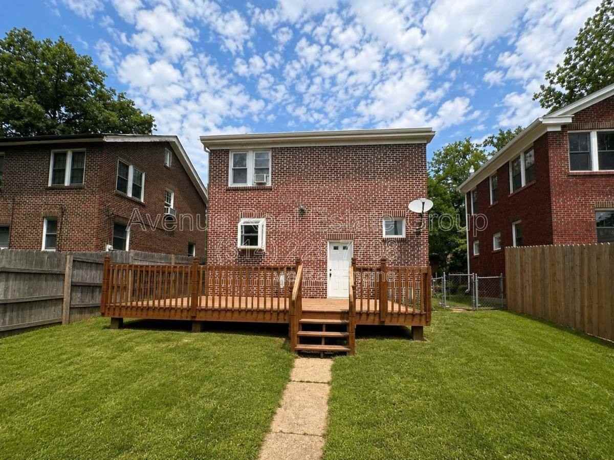 6770 Chamberlain Ave - Photo 2 of 9