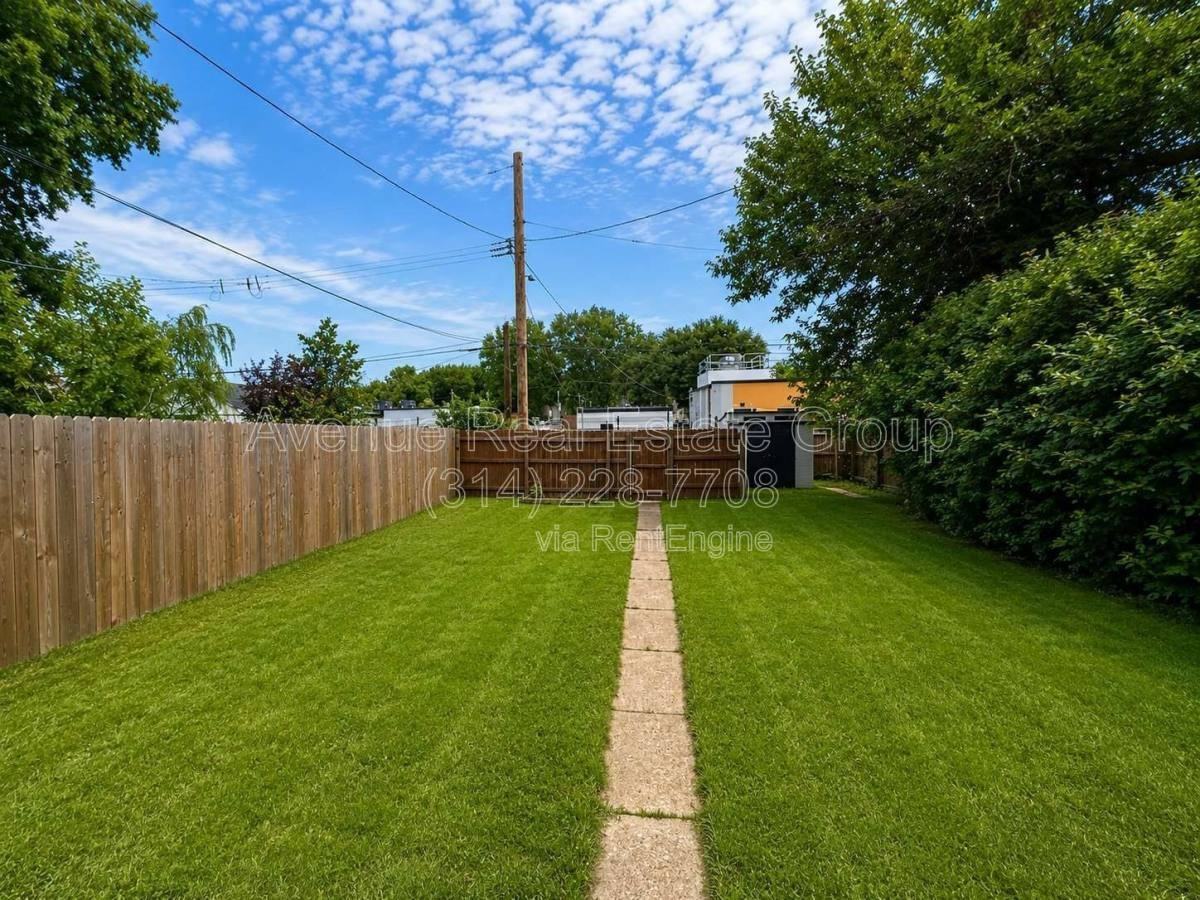 6770 Chamberlain Ave - Photo 3 of 9