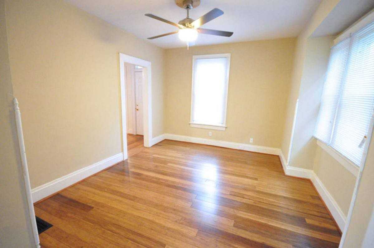 1504 Hamlet St - Photo 3 of 10