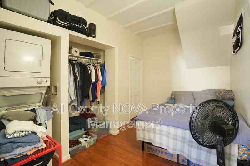 1224 Prince St #1 - Photo 3 of 8