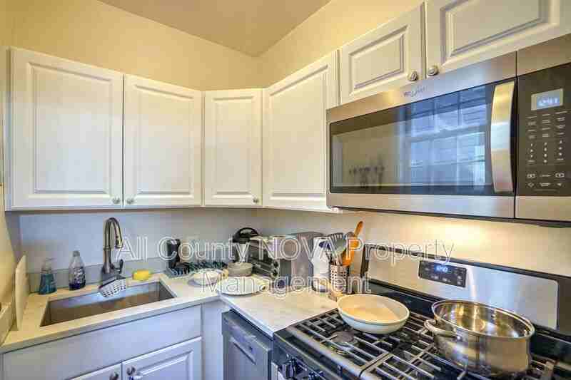1224 Prince St #1 - Photo 4 of 8