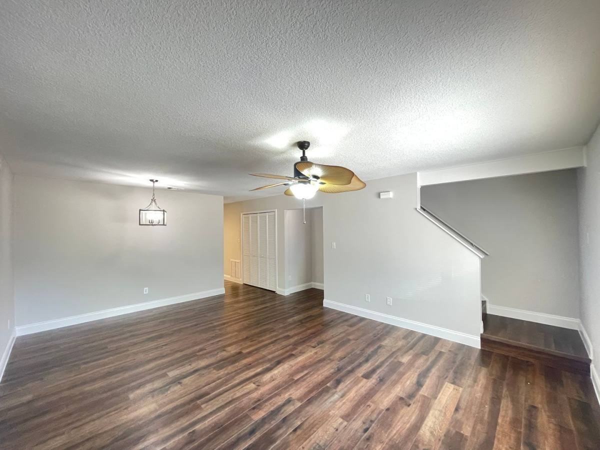 7800 Fernbrook Way - Photo 2 of 10