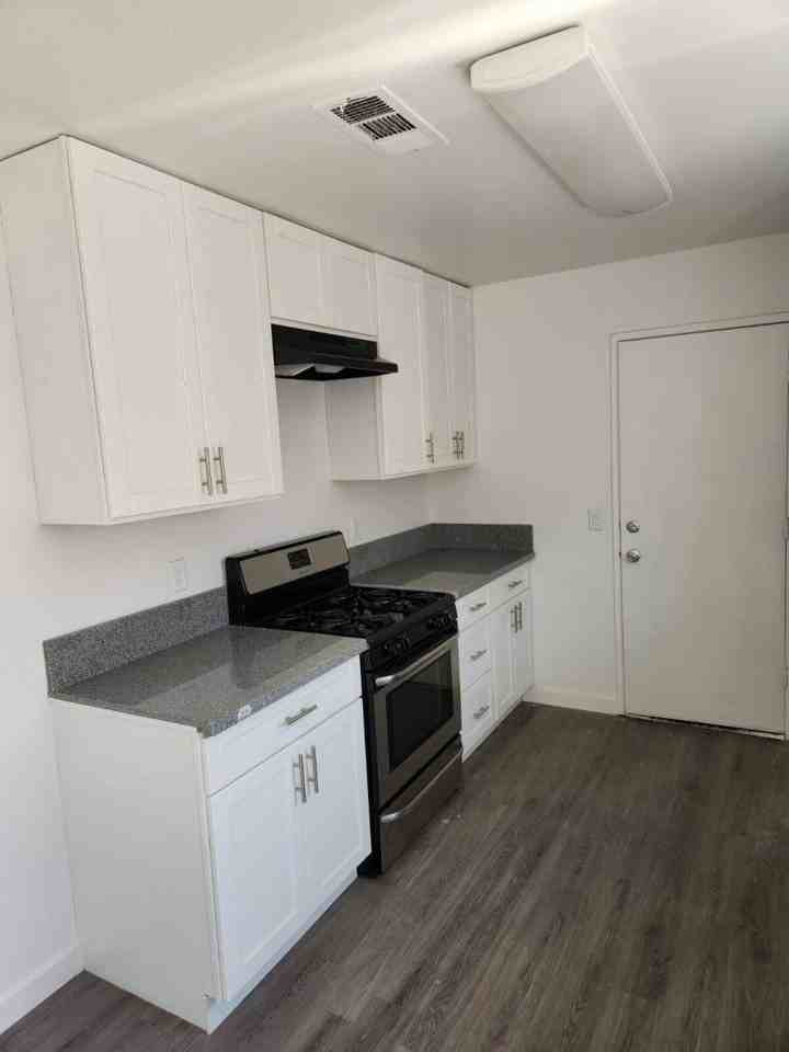 1119 W Broadway - Photo 2 of 8