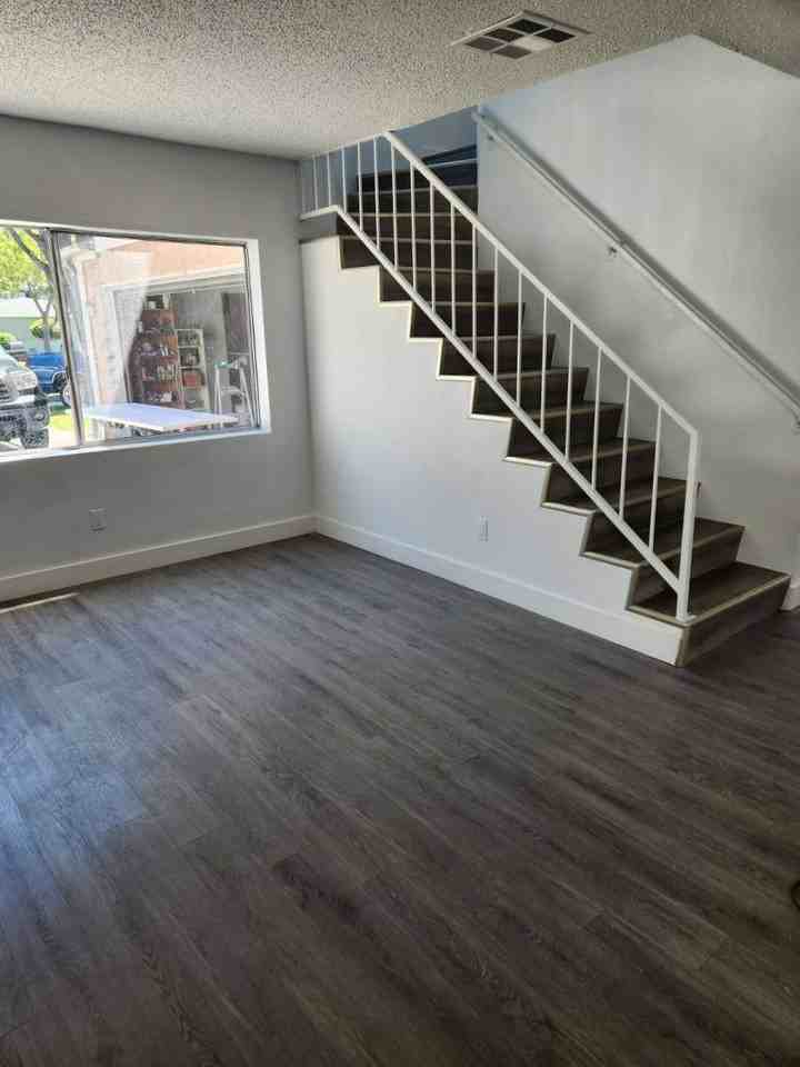 1119 W Broadway - Photo 4 of 8