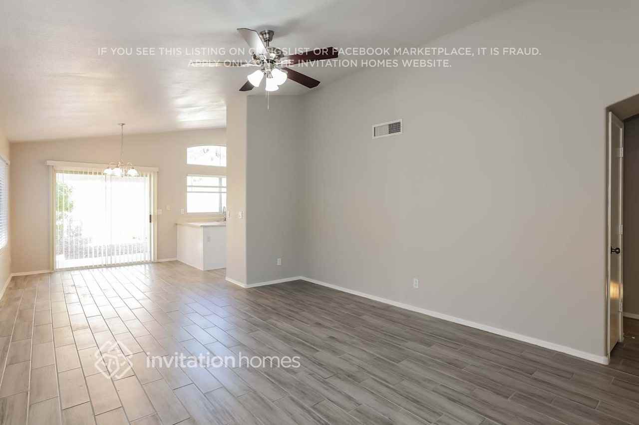 1338 E Angela Dr - Photo 4 of 14