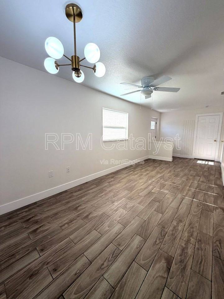 6905 1 2 N Duncan Ave #A - Photo 4 of 10
