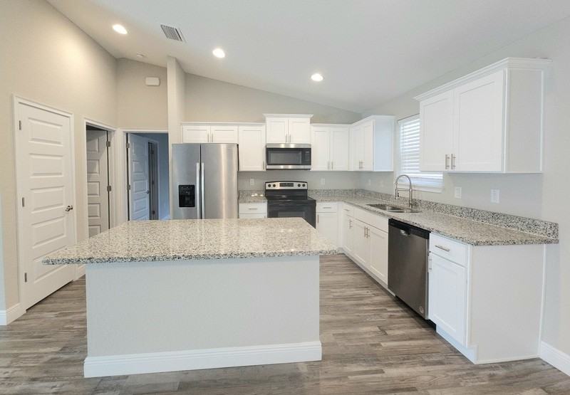 106 Oak Cir - Photo 3 of 13