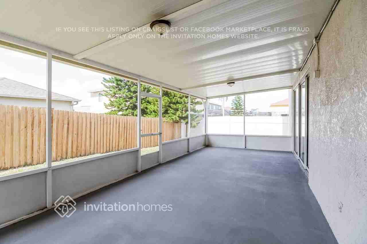 11123 Sailbrooke Dr - Photo 3 of 6