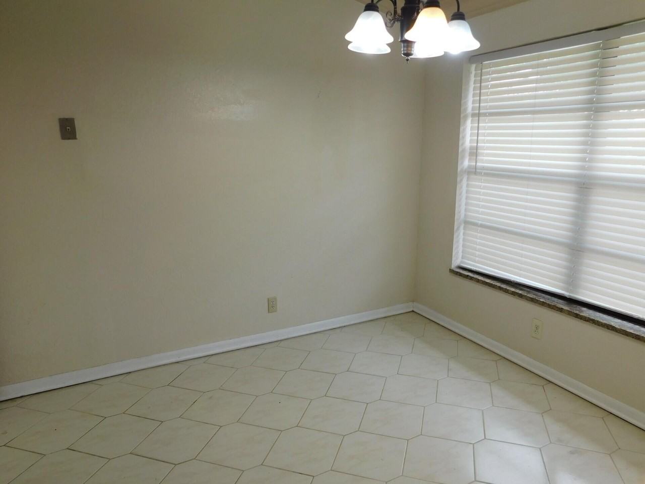 12299 Forest Greens Dr - Photo 4 of 16