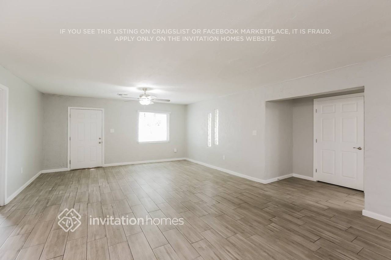 11235 W Hopi St - Photo 3 of 16