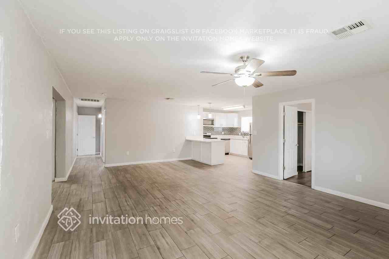 11235 W Hopi St - Photo 4 of 16