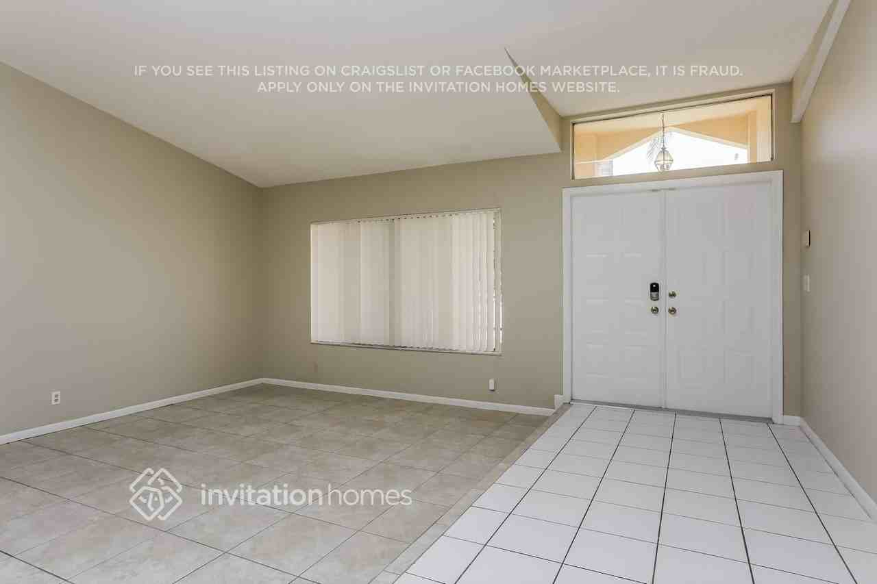 3932 Nw 55th St - Photo 4 of 19