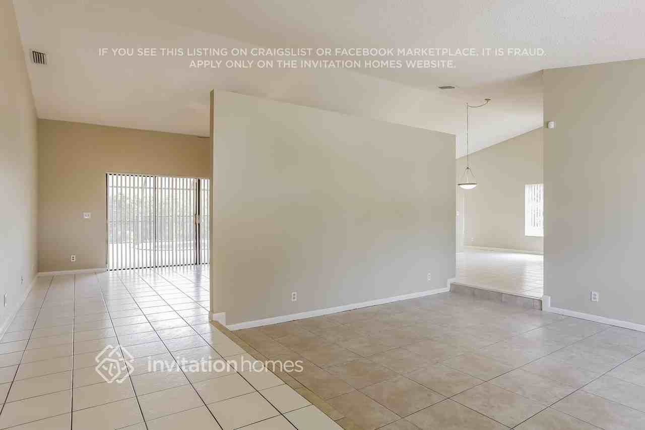 3932 Nw 55th St - Photo 5 of 19