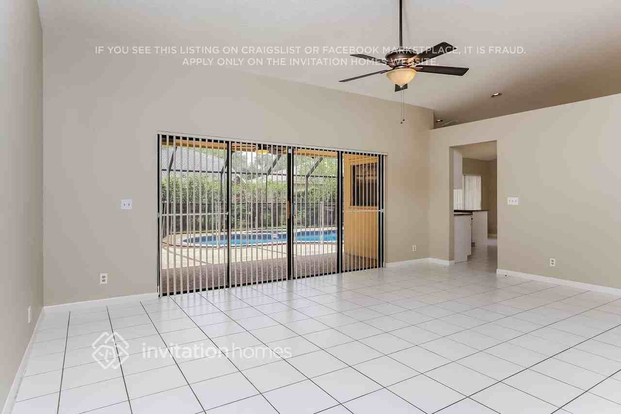 3932 Nw 55th St - Photo 6 of 19