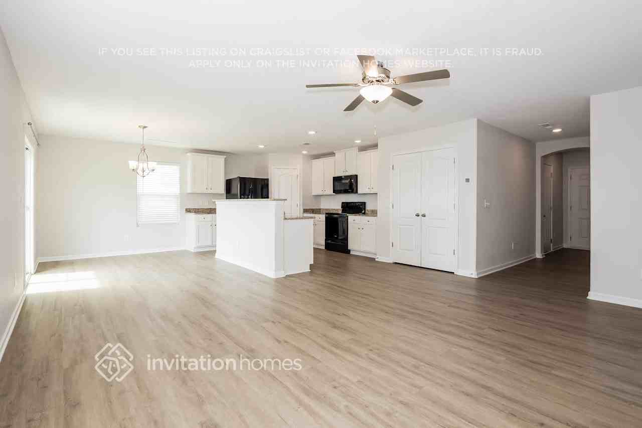 3915 Rosfield Dr - Photo 4 of 16
