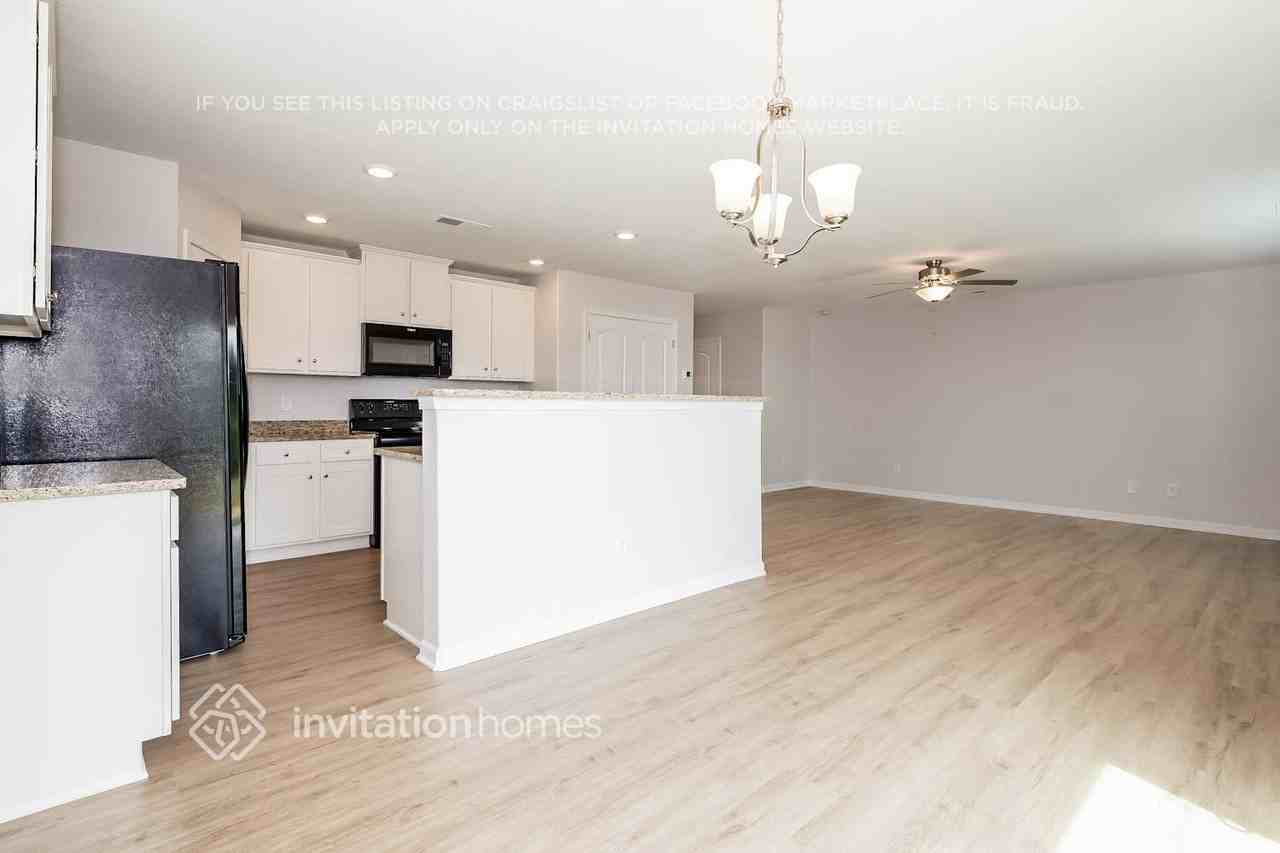 3915 Rosfield Dr - Photo 5 of 16