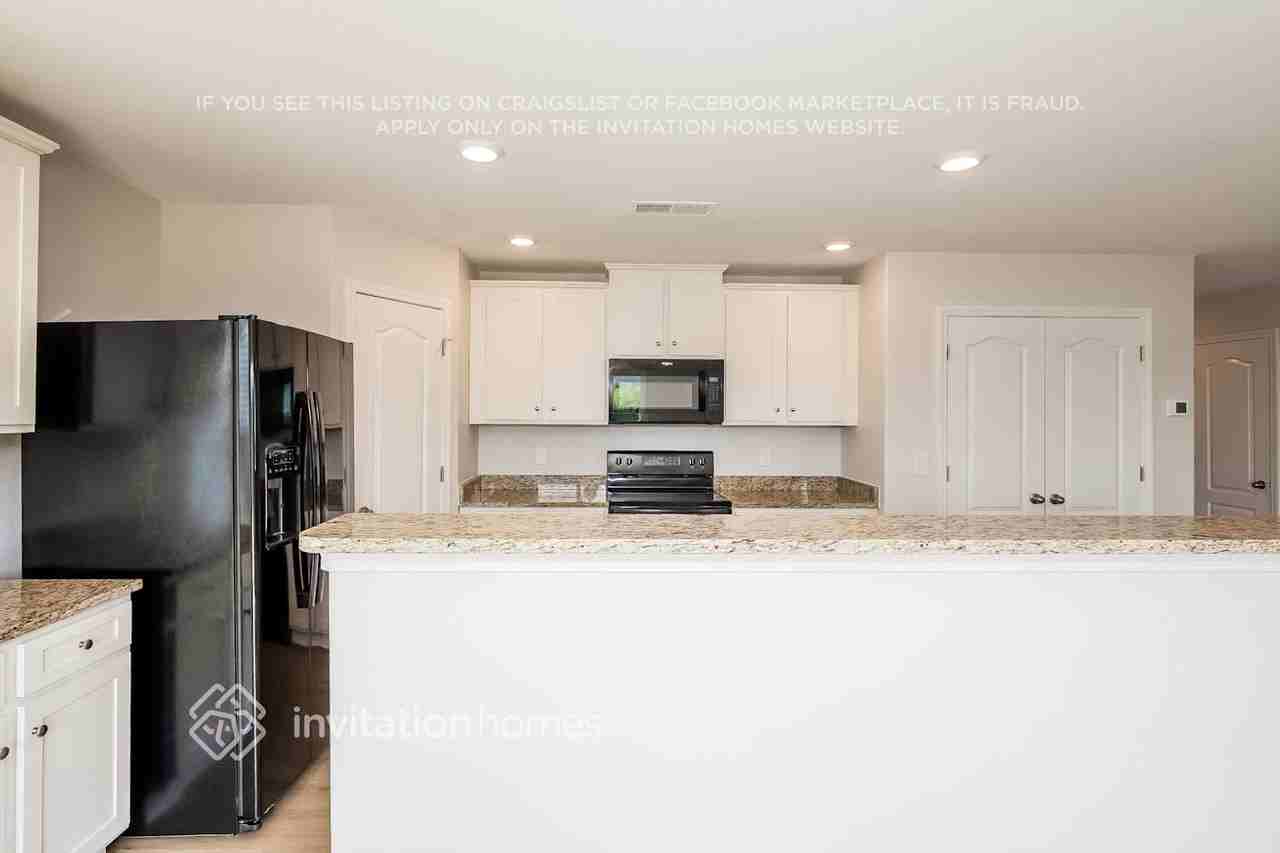 3915 Rosfield Dr - Photo 6 of 16