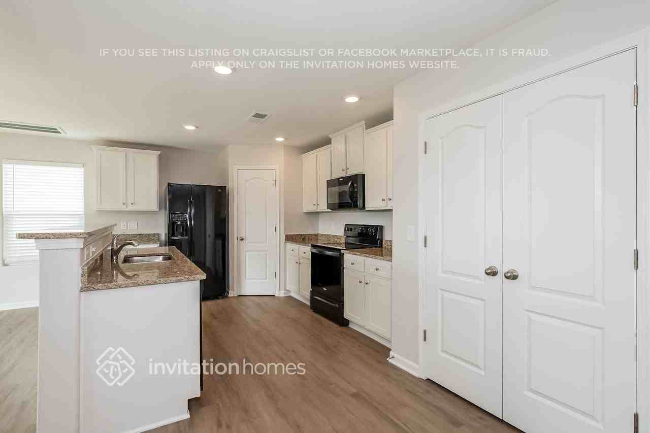 3915 Rosfield Dr - Photo 7 of 16