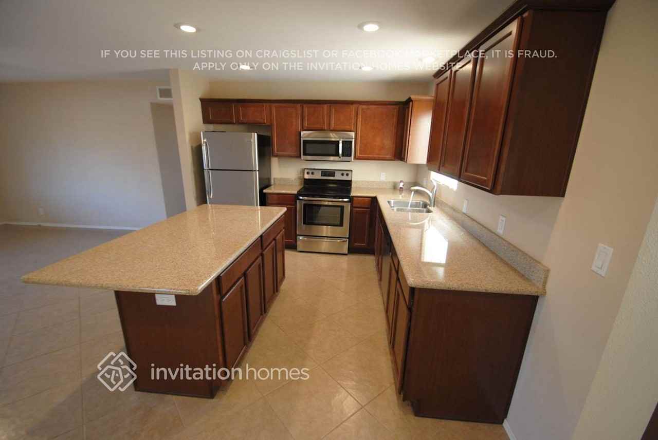 647 E Franklin Ave - Photo 3 of 12