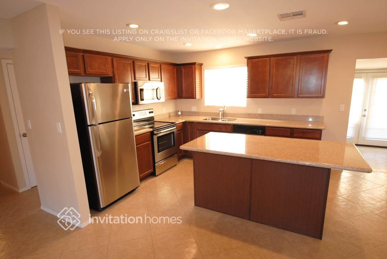 647 E Franklin Ave - Photo 4 of 12