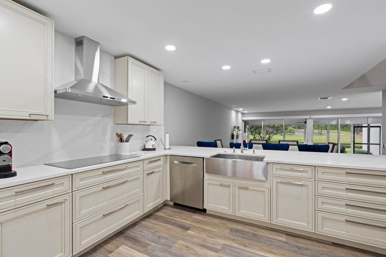 2435 Presidential Way #G - Photo 4 of 35