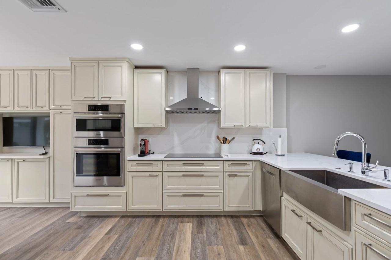 2435 Presidential Way #G - Photo 5 of 35