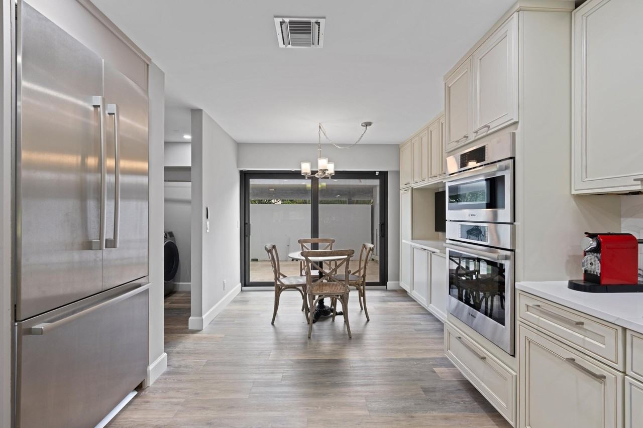2435 Presidential Way #G - Photo 7 of 35
