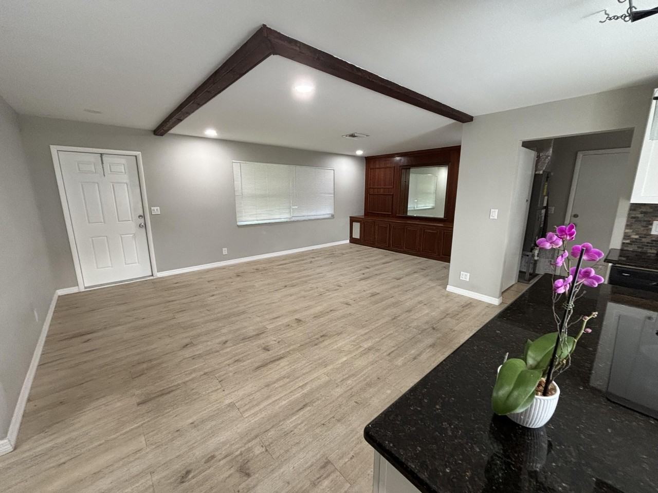 462 S Haverhill Rd - Photo 3 of 17