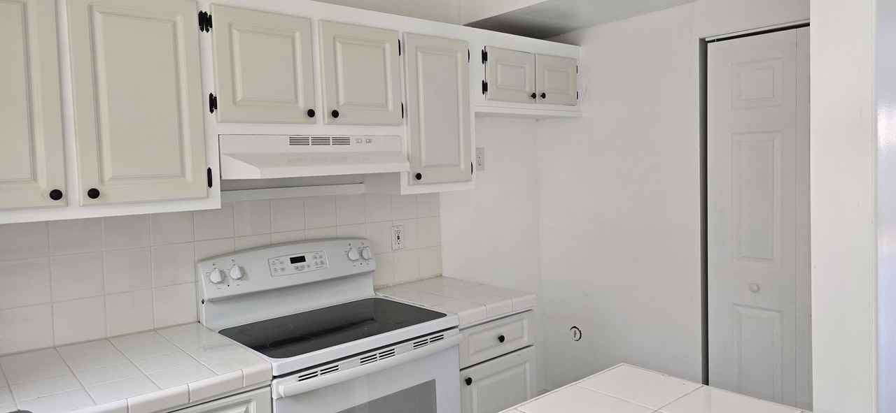 2306 Nw 52nd Ave - Photo 2 of 8