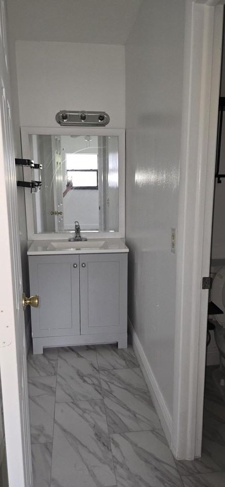 2306 Nw 52nd Ave - Photo 4 of 8