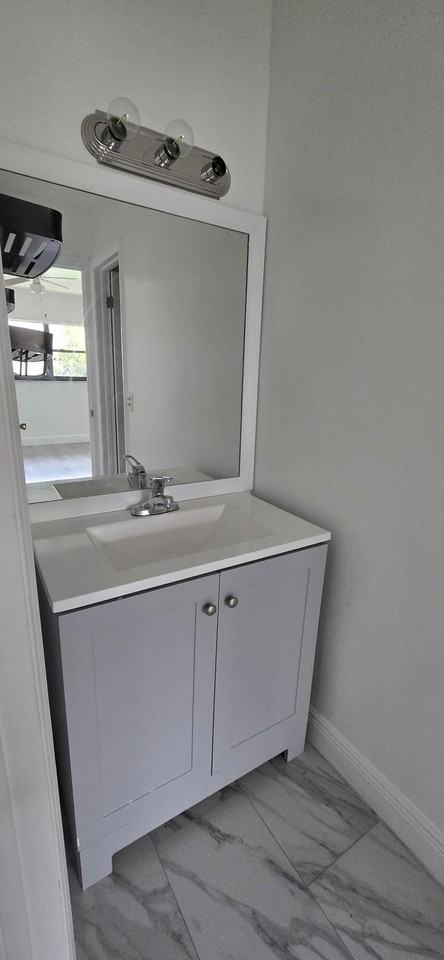 2306 Nw 52nd Ave - Photo 7 of 8