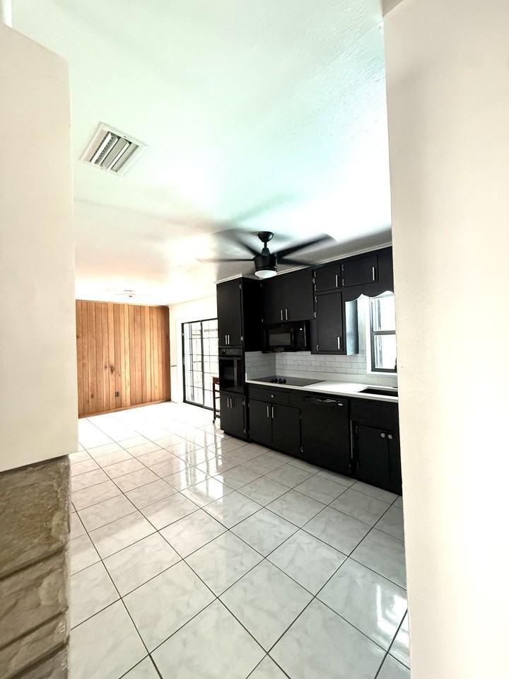 4221 Rose Ln - Photo 6 of 28