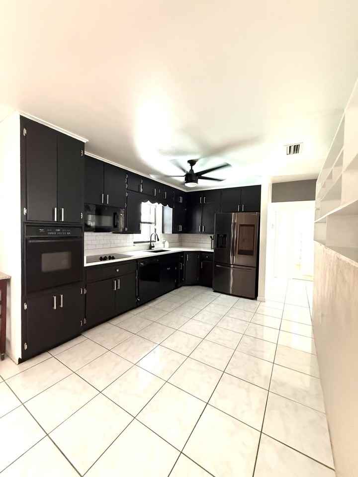 4221 Rose Ln - Photo 7 of 28