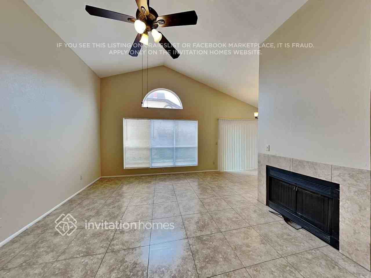 406 E Topeka Dr - Photo 4 of 19