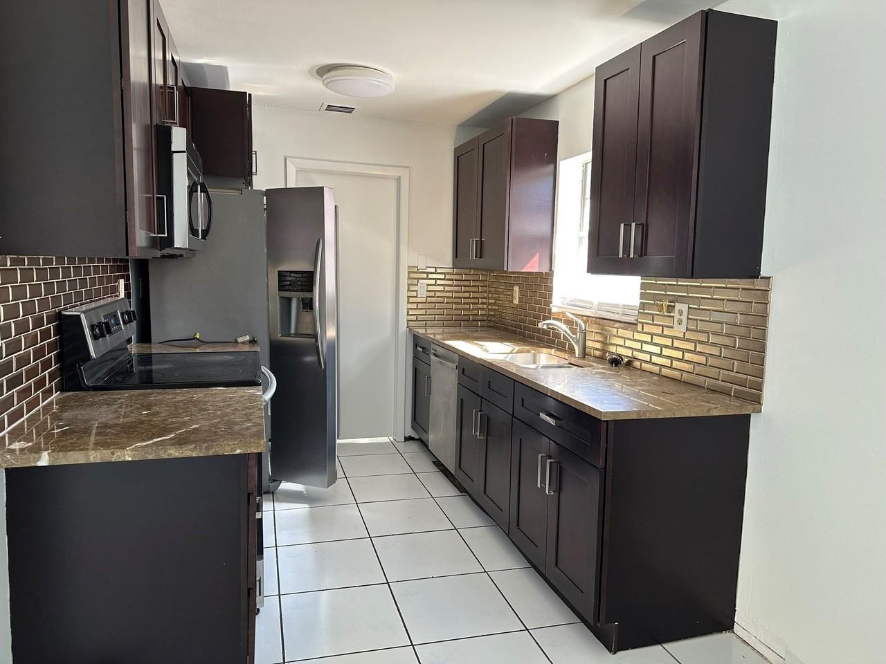 1705 Adams St #1705 - Photo 2 of 28