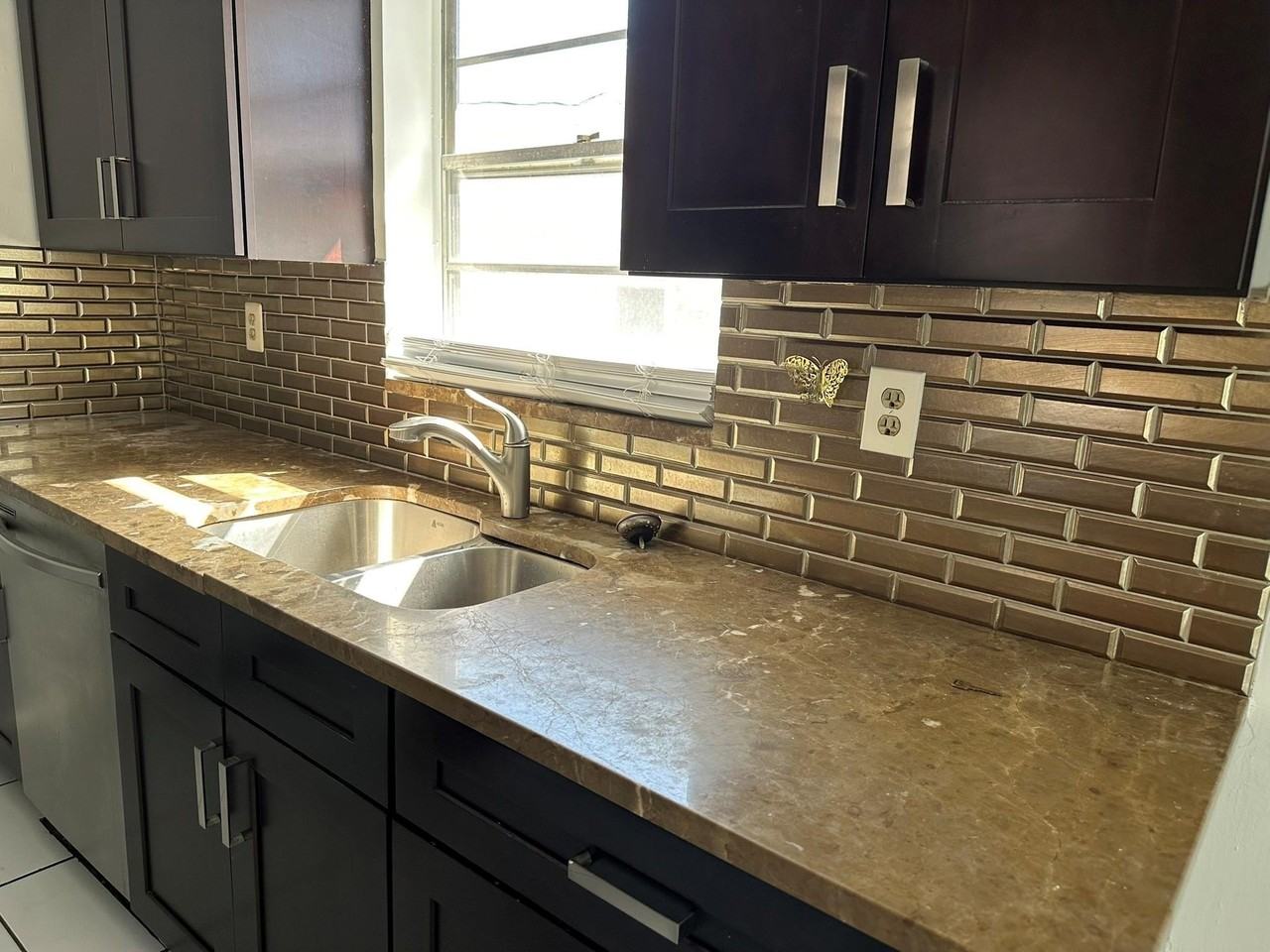 1705 Adams St #1705 - Photo 5 of 28