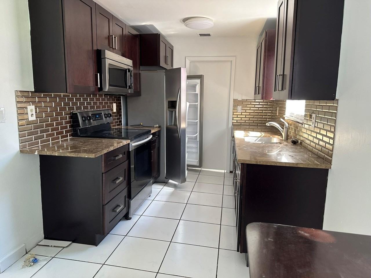 1705 Adams St #1705 - Photo 6 of 28