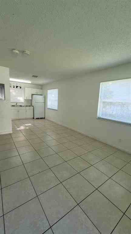 2223 Taylor St #4 - Photo 5 of 12