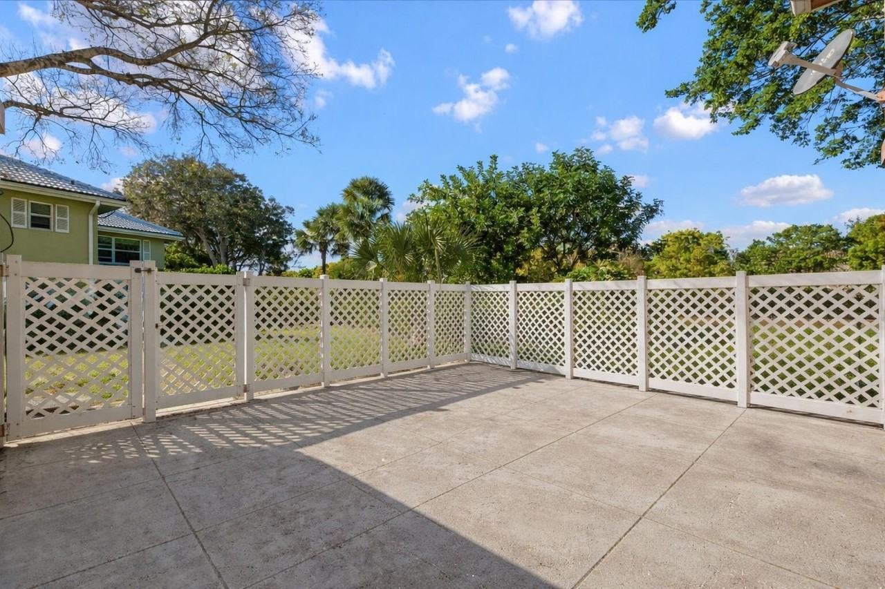 1945 Stratford Way - Photo 6 of 41