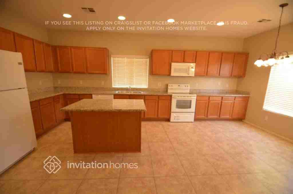 1923 S 80th Dr - Photo 2 of 16