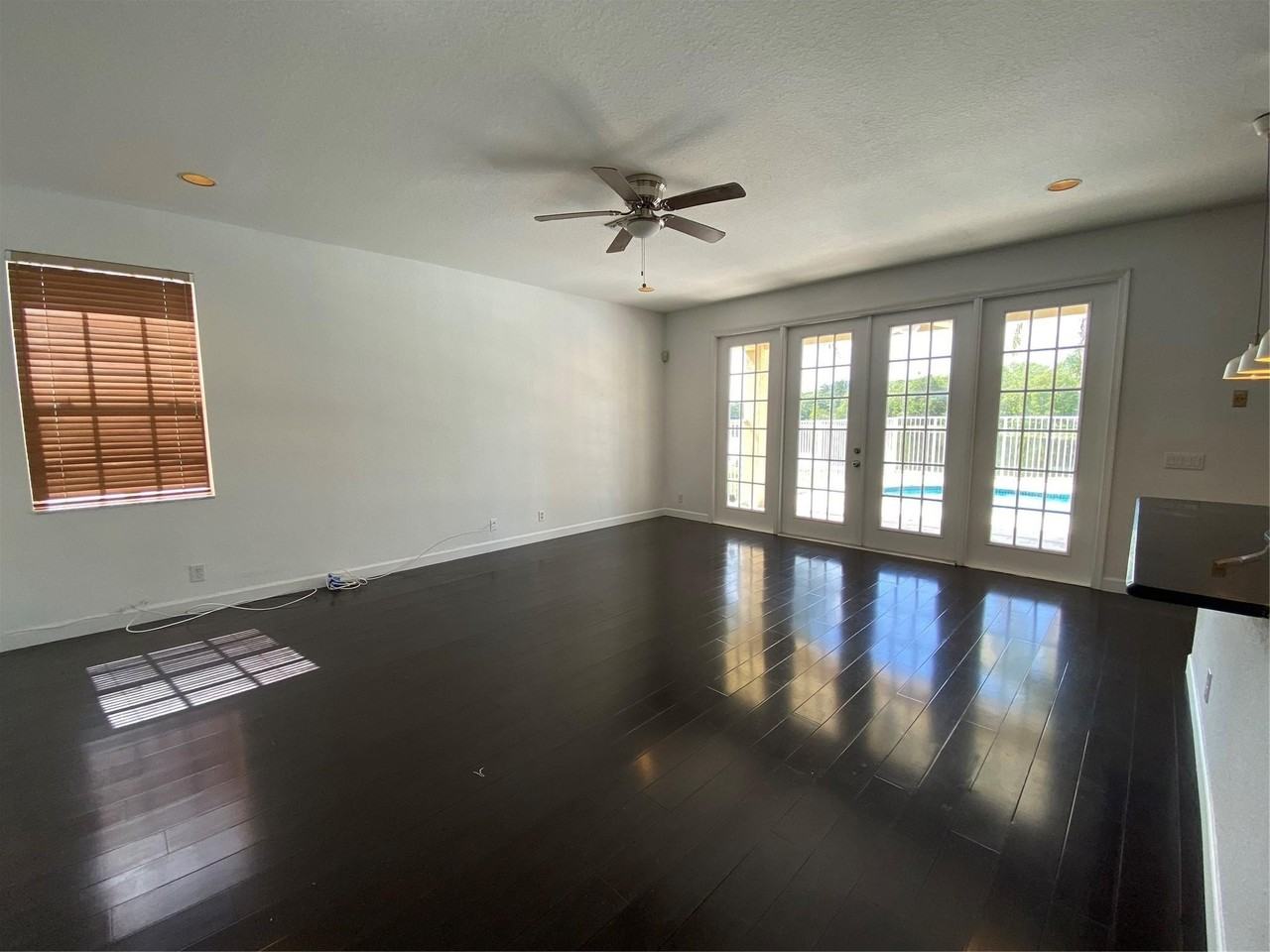 338 Cambridge Dr - Photo 4 of 12