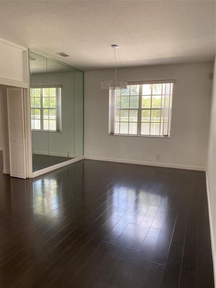 338 Cambridge Dr - Photo 6 of 12