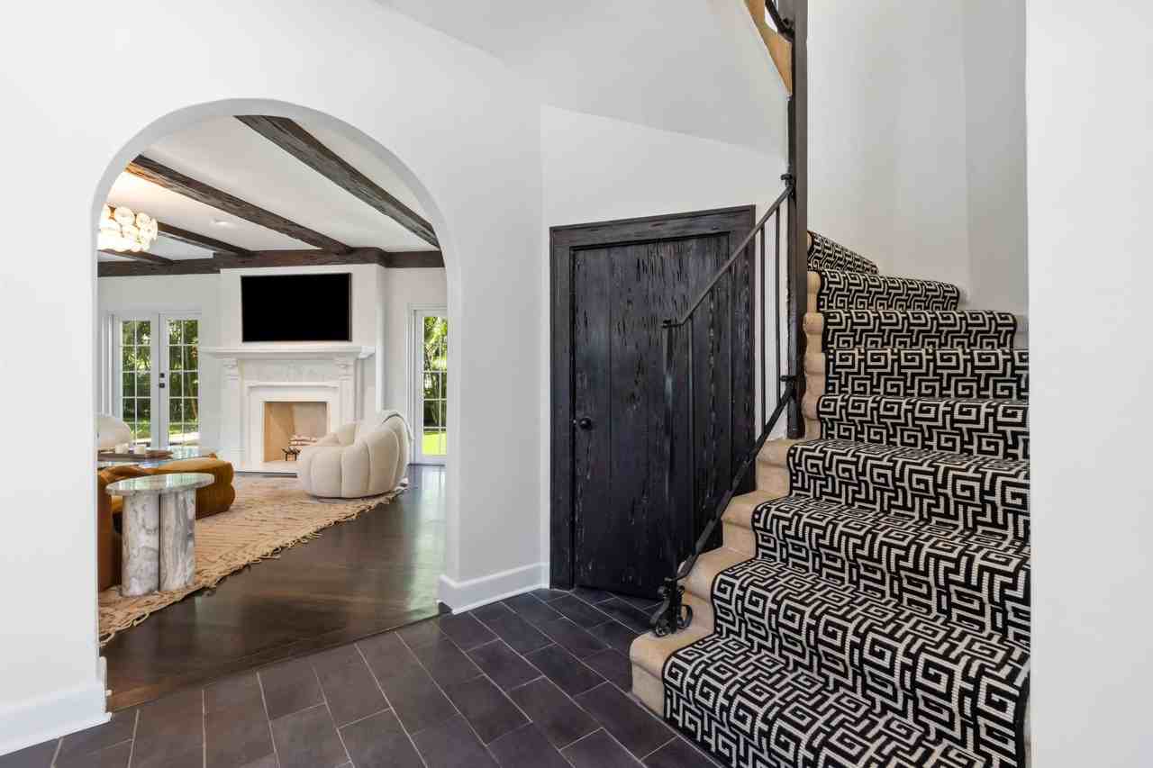 511 32nd St - Photo 4 of 35