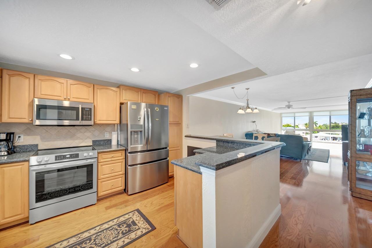 3100 Ne 49th St #403 - Photo 2 of 37