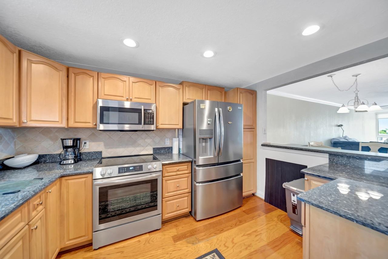 3100 Ne 49th St #403 - Photo 3 of 37