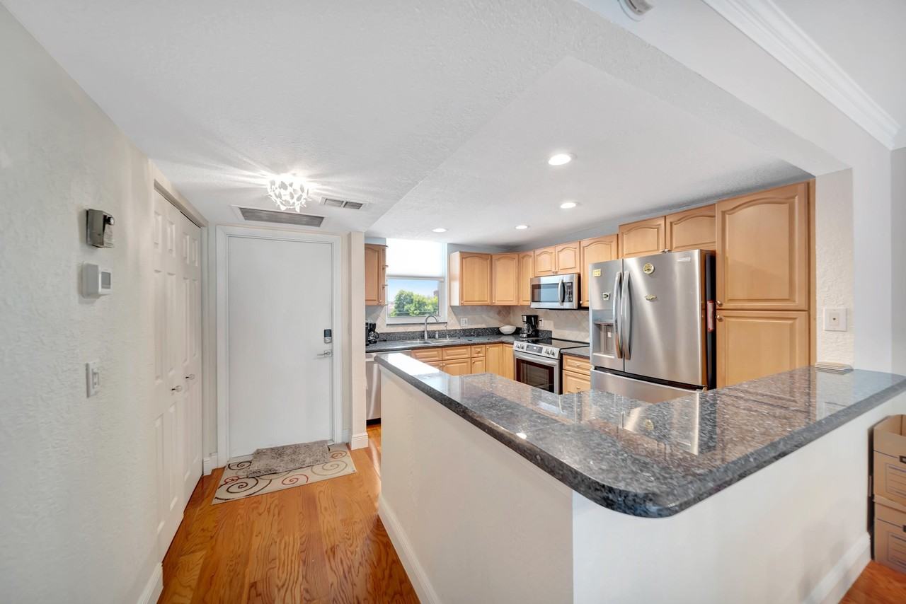 3100 Ne 49th St #403 - Photo 7 of 37