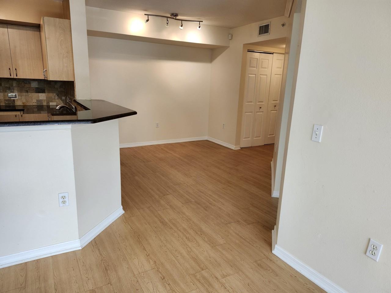 813 Villa Cir - Photo 5 of 27
