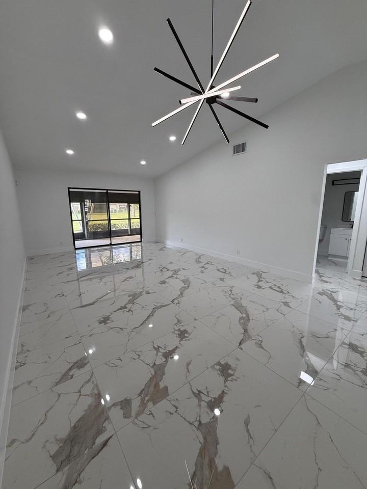 817 Sky Pine Way #H
